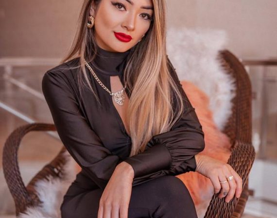 Linda e apaixonante, conheça a influenciadora Ana Otani
