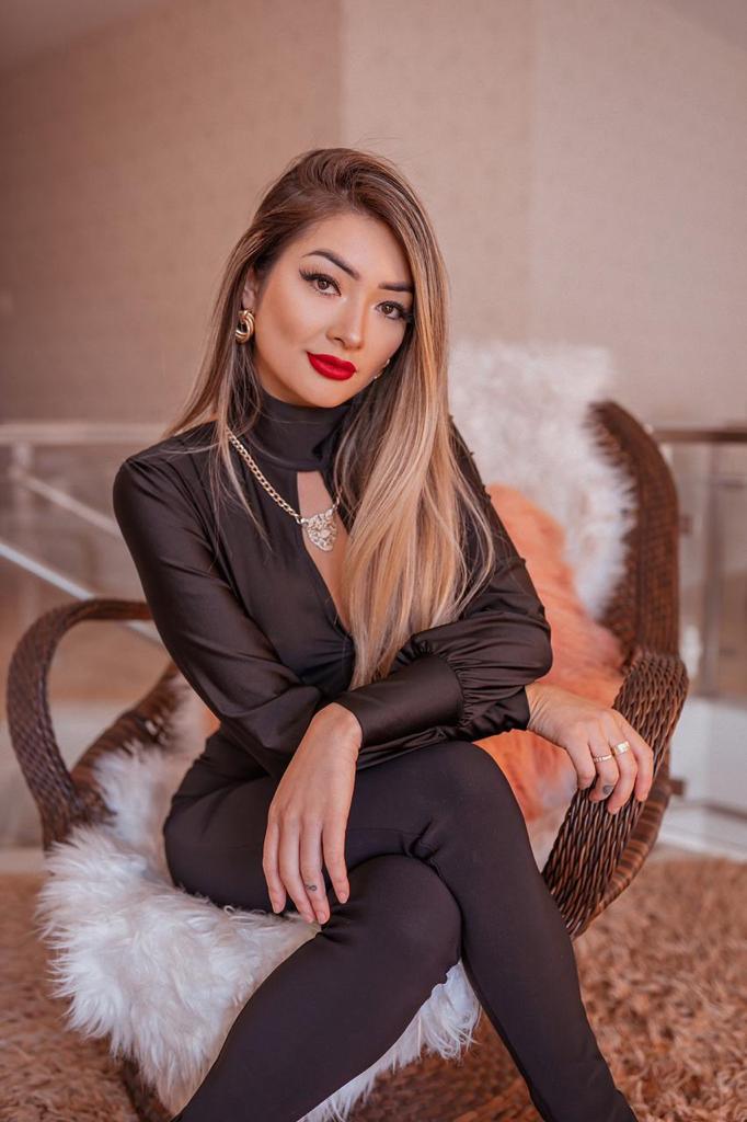 Linda e apaixonante, conheça a influenciadora Ana Otani
