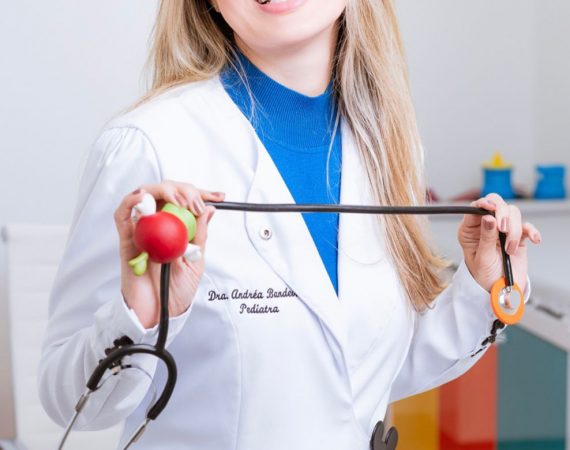 Dra. Andrea Bandeira