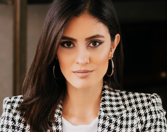 Dra. Larissa Coimbra