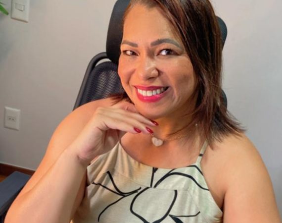 ANDRÉIA JUNIA
