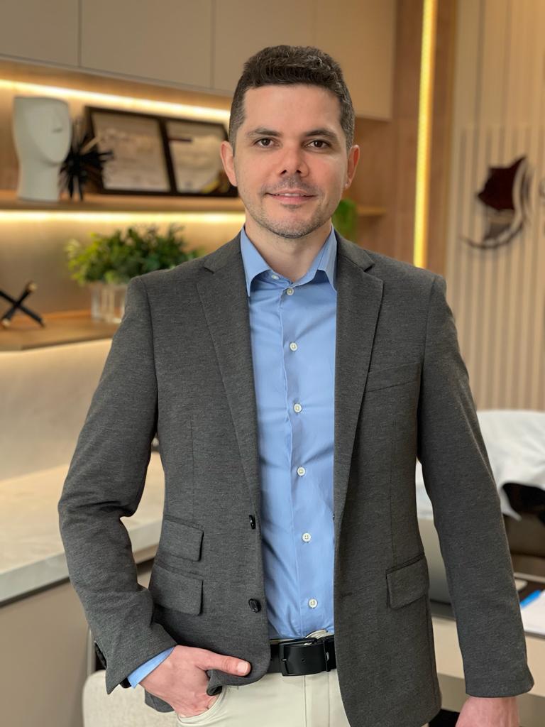 Dr. Adriano Oliveira